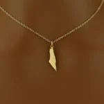 Collier tendance nommé FALESTINA porté autour du cou d'une femme