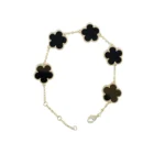 Bracelet tendance noir nommé IRIS avec fond blanc